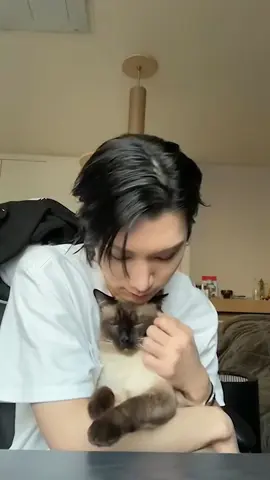 🐱 #TEN #TENLEE #TENChittaphon #tenlee_1001 #เตนล์ #텐 #テン #李永钦 #LOUIS #LEON #cat #cutecat #catsoftiktok #fyp 