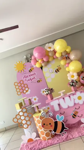 Celebrando los dos añitos de Alessia 🐝✨ #abejita #abejitachiquitita #abejas #deco #decoracion #festa #partytime 