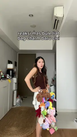 ada yang gantung tapi bukan hubungan... #prank #meme #humor #comedy #funnycouple #prankpacar #prankbule #pacarbule #mixedcouple #coupletiktok #cicimasbule #funny #bagcharm #labubu