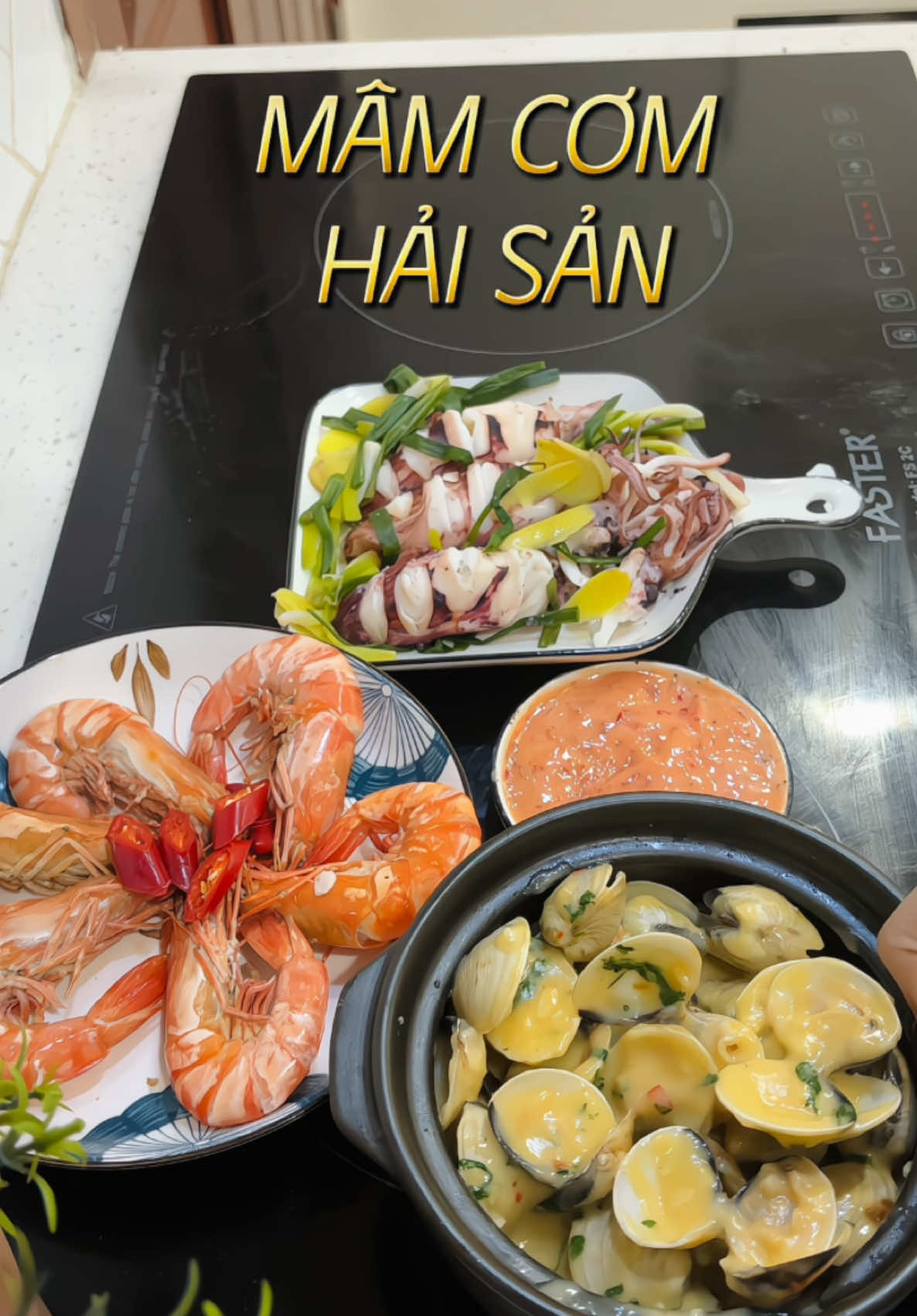 Đổi bữa một hôm thôi cả nhà ơi, hải sản lên mâm thôi ạ! #nauancungtiktok #mamcomgiadinh #toinayangi #dinnerwithme #seafood #venhaancom 