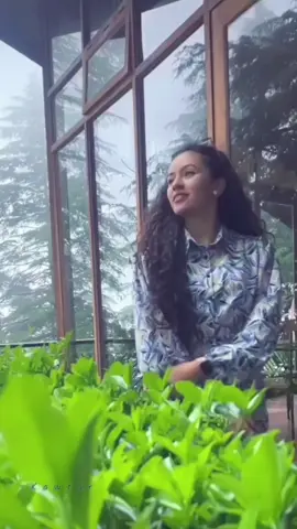 كلنا في هذه الدنيا يحاول أن يتعافى من شيء لا يعلم عنه أحد. فكن خفيفا لطيفا مع من حولك ومع من تلتقيهم. يكفي في هذه الدنيا أن يتذكرك أحدهم. في مكان ما من العالم.. ثم يبتسم لطيفك الغائب.. يكفي أن تكون طيبا في ذاكرة أحدهم. مسائكم محبة أصدقائي #🌹🌹 