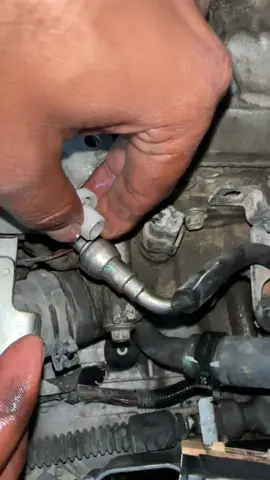 How To Remove Fuel Injector Pipe #fuel #injector #pipe #removel #autoelectrician #throttle #reset #programming 