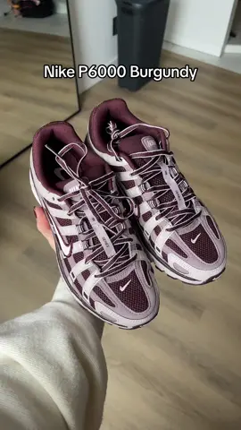 Zeker weten ben ik obsessed 😍 #nike #nikep6000 #burgundy #fall 