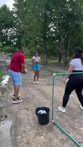 El balon de agua #humor #shorts #virals #bromas #viraltiktok #parati #mundo #funny #viralpage #funnycat 