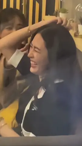 ảnh cứ khờ khờ ngơ ngơ kiểu chồng tôi í #lingorm #ormkornnaphat #linglingkwong #หลิงออม #ออมกรณ์นภัส #หลิงหลิงคอง 