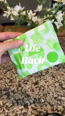 When traveling long distances I always use this life hack to save my m0ney. #lifehacks #livehack #moneysaverhack #momhacks #tipsandtricks #fyppppppppppp