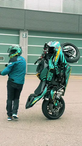 Time for a break 😜💯 #mototech #motorbike #motorcycle  #michistuntrider #kawasakischweiz #Kawasaki #bikelife 