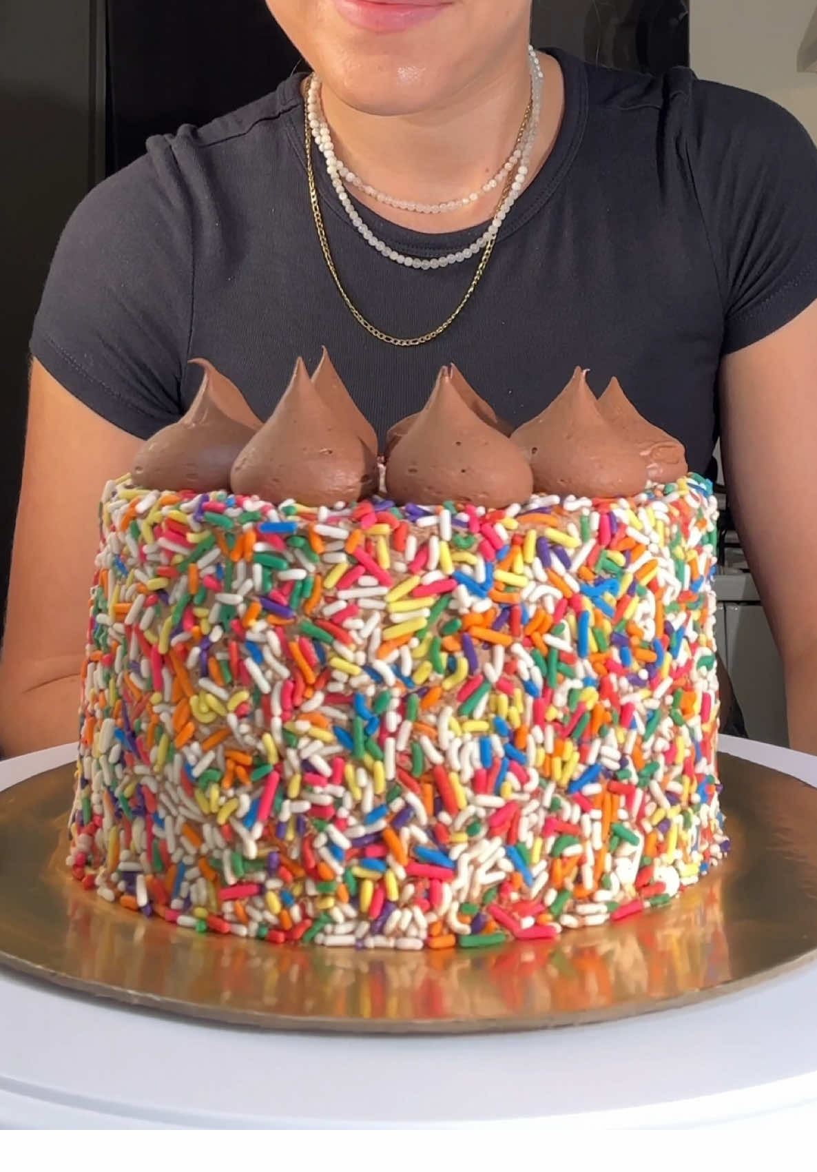 A special cake for a very special person❤️ Happy belated birthday @Sivan’s Kitchen ily!! Turns out The Perfect Chocolate Cake DOES exist—and it’s vegan (and covered in sprinkles!) This recipe is super beginner-friendly, with no complicated steps or fancy ingredients. So literally ✨everyone✨can make it at home! Full recipe and instructions → Itsvegansis.com (link in my bio) . . . . . . #cake #cakedecorating #chocolatecake #vegancake