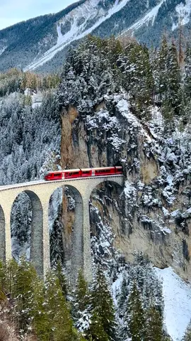The Landwasser Viaduct in Filisur, Switzerland, the largest and most spectacular bridge structure of the RhB (Rhaetian Railway) and has been a UNESCO World Heritage Site since 2008.  _ #switzerland #schweiz  #impressiveswitzerland #thebestofswitzerland #inlovewithswitzerland  #switzerland_bestpix #switzerland_destinations #switzerlandwonderland #ineedswitzerland #landwasserviadukt