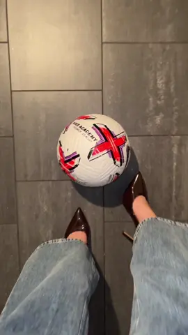 Brown heels🤎🍂 { from @ALDO Shoes } #raniachallenge👠⚽️ #ballcontrol #trending #explore #onbeat #football #footballskills #soccergirl #Soccer #femalefootball #heelschallenge #fyp #pourtoi #fürdich #viral 