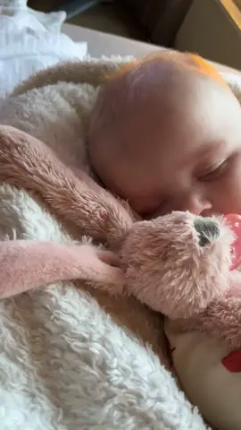 A little sleepy…. 🥺👶🏼💤 #baby #sleep #cuddle #fyp #foryoupagе #cutebaby 