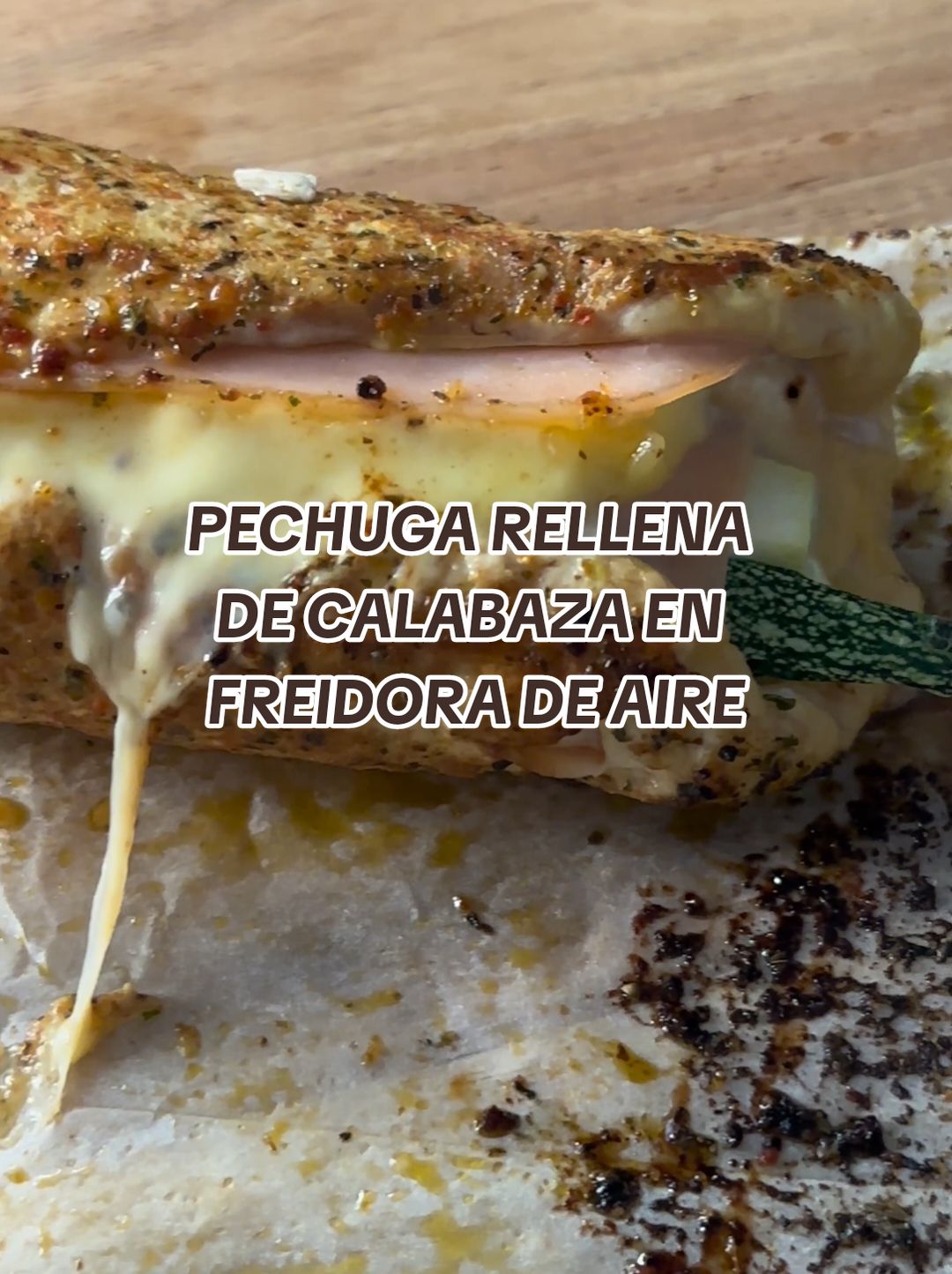¿Eres faaaaaaaan del pollo? Te compartimos esta deliciosa PECHUGA RELLENA DE CALABAZA EN FREIDORA DE AIRE 🐓 INGREDIENTES: 4 Milanesas de pollo (100 g c/u) 4 Rebanadas de jamón 4 Rebanadas de queso tipo manchego 1 Calabaza, cortada en tiras 1 Sobre con 4 Hojas con Sazonador MAGGI® JUGOSO AL SARTÉN® con Tomate y Especias #recetas #recetasaludables #recetasvirales #recetasrápidas #recetasecreta #pollo #chicken 