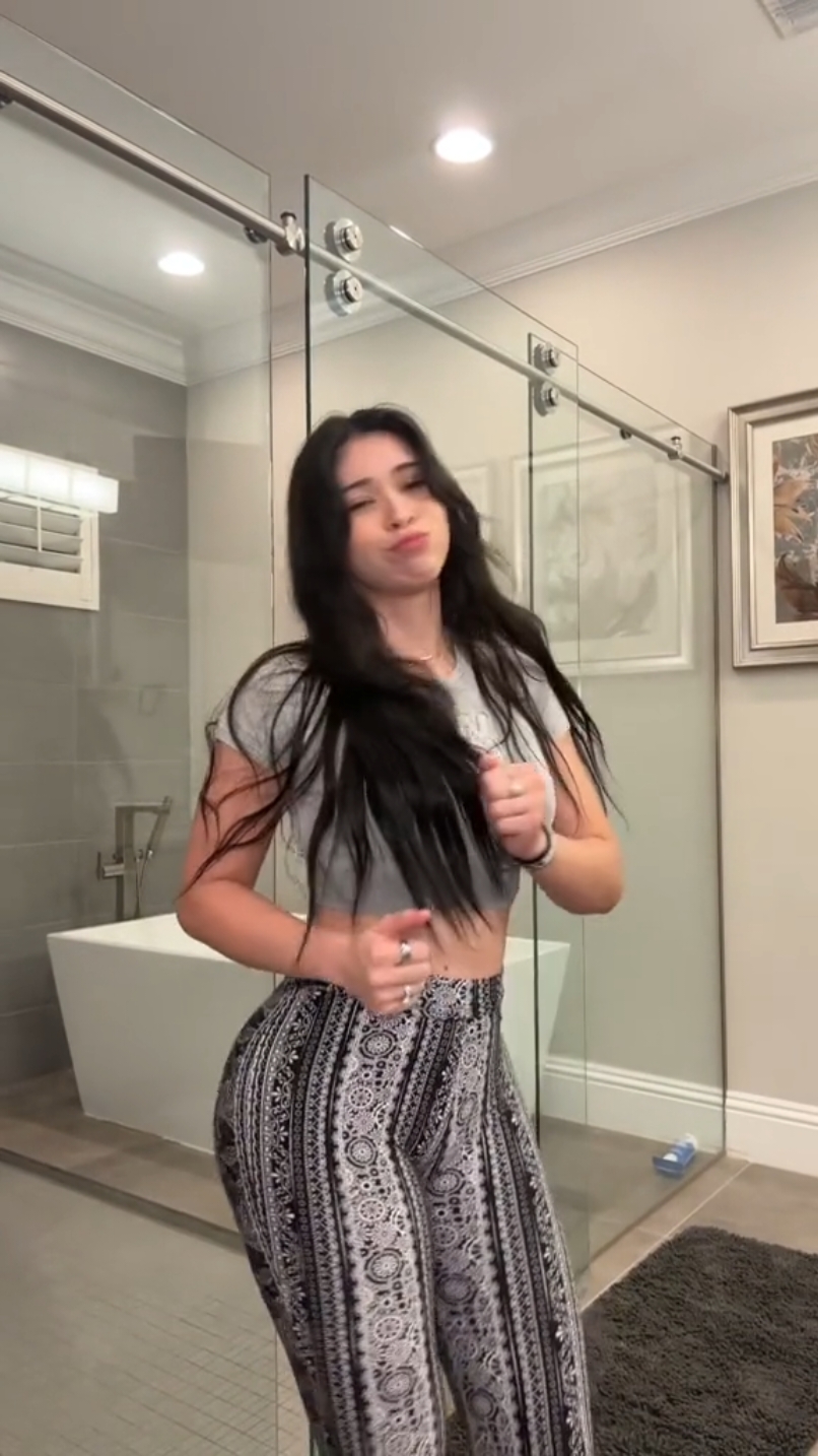 aishah #fyyyyyyyyy #baddie #aishah #sophierain #twerk #fyp #fyyyyyppppp #foryoupage 