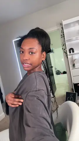 Frennn have you tried mini twist with extensions??? If so drop any tips below because this is going to be a longggg night. #minitwist #protectivestyles 
