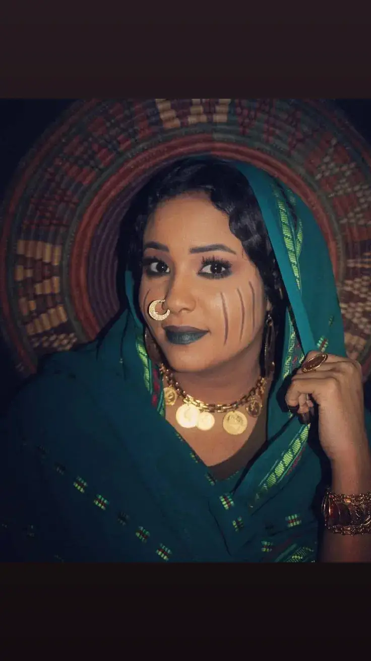 وحدة من اعظم اغنيات التراث الغرابي الكردفاني اتغنى بيها كتير من الفنانين بتحكي قصة عشق مجنون《 جِديّة أم قَنَفة》،بتبدأ ب ... جدية ام قنفة العيونها كحيلة ،هِلك عشاقها وفاتو خلو قبيلة. بيوصف البت بأنها جدية ام قنفة والقنفة هي الشعر الطويل المضفر ، والجدية هي الغزالة من شدة سماحتها حتى عشاقها برحلو معاها من مكان لمكان بس عشان يشوفوها . استرسل زيادة في وصف ملامحها وقال .. جدية امقنفة ام حويجباً داير،اسمر لونو والخديد الناير،يوم ماروح وخلا مقايل،ابكي عليهو انا دمعي السايل