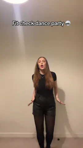 Will be living in these leather shorts 🖤 #autumnfashion #allblackoutfit #leather #fashion #fitcheck #OOTD #outfit #swiftie #danceparty #fyp #trending