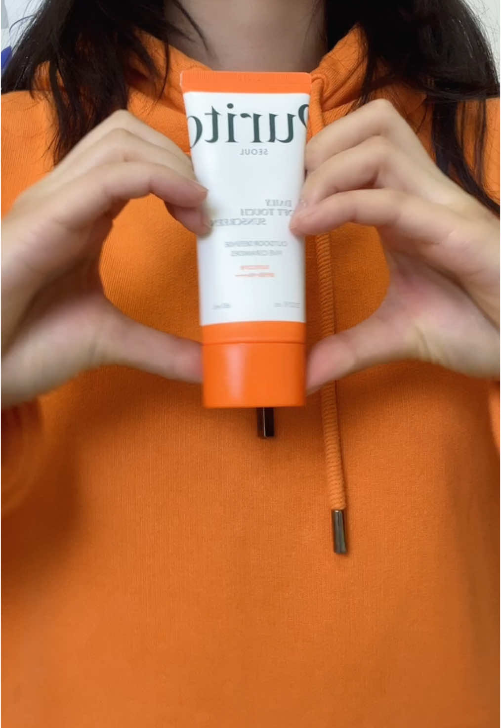 Why 🧡? -strengthens the skin barrier -protects it from external stressors -keeps skin hydrated by locking in moisture.  -calm sensitive and irritated skin.  -no white cast. #skincare #kbeauty #koreanskincare #sunscreen #purito #suncare #dryskincare #puritodailysofttouchsunscreen #🧡 #푸리토 