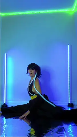 Replying to @J. K HERE’S WITH SOI FON💛 #cosplaytransition #bleach #bleachcosplay #soifon #flexible 