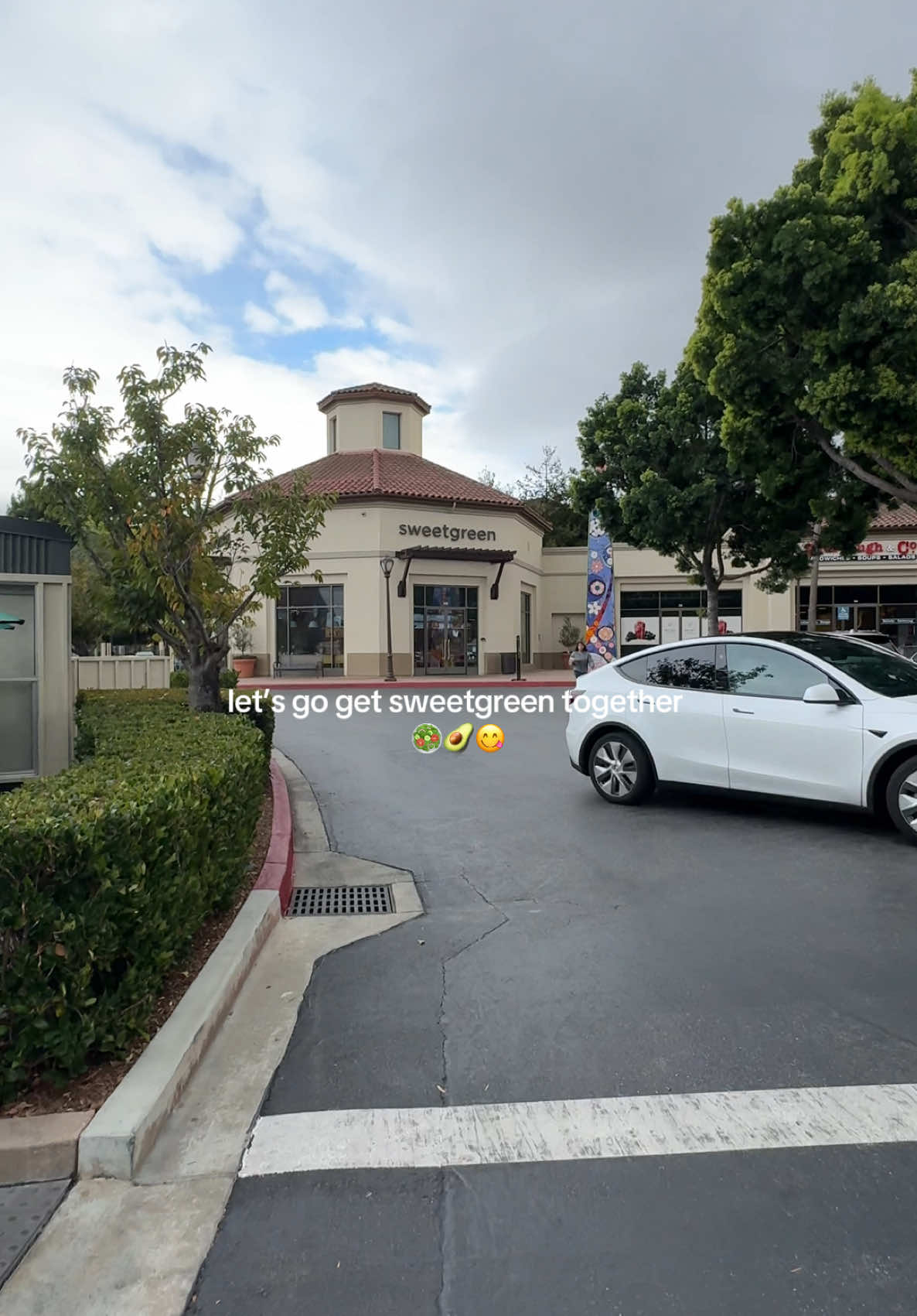 They need a sweetgreen closer to me  🥲 #sweetgreen #lunch #sweetgreenorder #sweetgreensalad 