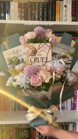 Give me a book bouquet and I will marry you 🫶🏼 #bookbouquet #bookbouquets #booktokcanada #bookgifts #bookishgifts #bookworm #booklovers #bookaddict #bookclub #fantasybookrecs #bookrecs #BookRecommendations 