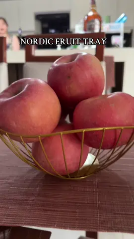 Ganda naman ng Fruit tray na ito. Gold color fruit tray
