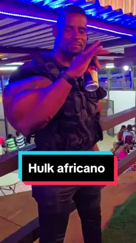 Hulk Africano segurança total 🚨 #hulk #hulkbrasileiro #usa🇺🇸 #Fitness #synthol #bodybuilder #muscle #musculação #gym 