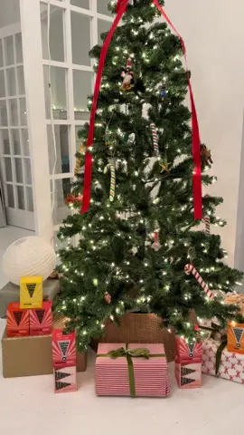 Holiday Grotto day 1. Come see us again tomorrow! 📍148 W 24th street #nyc #nycpopup #nycevent #nycshopping @Dear Annabelle @With Nothing Underneath @Cuyana @woodenspoonherbs @RAMONA 