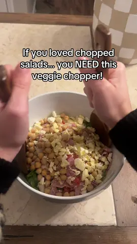 This veggie chopper makes it so easy to make a chopped salad! 🥗 #salad #fullstar #choppedsalad #lunchideas #veggiechopper #veggies #saladrecipe 
