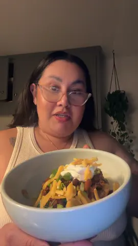 Dinner 👩🏻‍🍳😋 #chili #bakedpotato #loadedbakedpotato #mealideas #leftovers #dinner #humpdaywednesday 