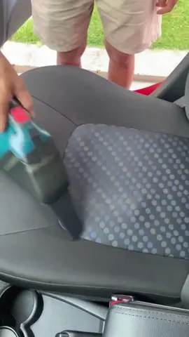 You need a car vacuum cleaner in your car#vacunmcleaner #carvacuumcleaner #handheldvacuumcleaner 