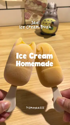 Es Krim Buah Homemade ‼️😍 Cukup 4 bahan udah bisa bikin es krim buah dirumah yang pastinya lebih sehat untuk si kecil🫶🏻 Bahan : - Mangga 1 buah - Yoghurt 120 ml - Susu uht 150 ml - Madu 2 sdm Cetakan ice cream dari : @ecocoindonesia ❤️ Banyak varian motif lainnya yang gemes-gemes 😍 #eskrim #eskrimhomemade #icecream #foryou 