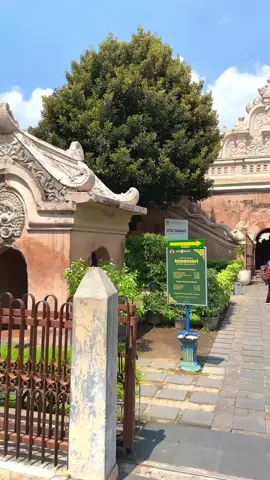 Ada yg pernah kesini Yuk agendakan liburan bersama kami: Kami melayani: ➡️ Sewa mobil dan driver Jogja  ➡️ Paket wisata Jogja  ➡️ Private trip ➡️ Dll #sewamobiljogja #wisatajogja #jogja #paketwisatajogja #tamansariyogyakarta #tamansari 