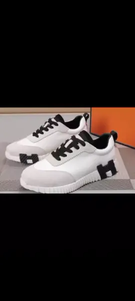 ✨ Hermes-ի նորաձև կոշիկներ՝ դառնալու ձեր ոճի անբաժան մասը 👟✨ Այս եզակի դիզայնով սպորտային կոշիկները համատեղում են հարմարավետությունն ու շքեղությունը՝ պատրաստված ձեր ամենօրյա ոճային քայլերը թեթևացնելու համար։ 💼🚶‍♂️ 🔥 Փափուկ ու որակյալ նյութեր՝ ապահովելով երկարատև կրելուն դիմացկունություն։ Հիանալի են թե՛ քաղաքային ոճով, թե՛ սպորտային։ 🔝 💰 Գինը՝ ընդամենը 20,000Դ՝ բարձր որակի Hermes նորաձևության համար անսահման շահավետ առաջարկ։ 🚀 Հասցե՛ք ստանալ այս բացառիկ ոճը հենց հիմա՝ սահմանափակ քանակությամբ։ 📲 📦 #Hermes   #FashionSneakers  #StreetStyle  #trendyfootwear  #luxurylifestyle  #UrbanFashion  #FashionInspo  #stylegoals  #SassyStyles  #onsalenow  #unisexstyle  #OutfitInspo  #NewArrivals  #shopnow 