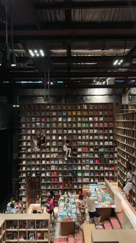 Must visit iconic library in Kuala Lumpur! #explorekualalumpur #bookxcessrexkl 