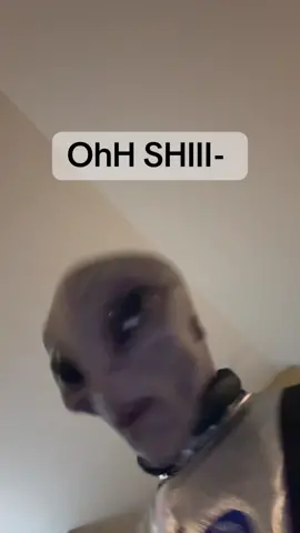 Humans unite 🖖🏼 #alien #robertthealien #tiktoktrend #viralvideo #fyp 