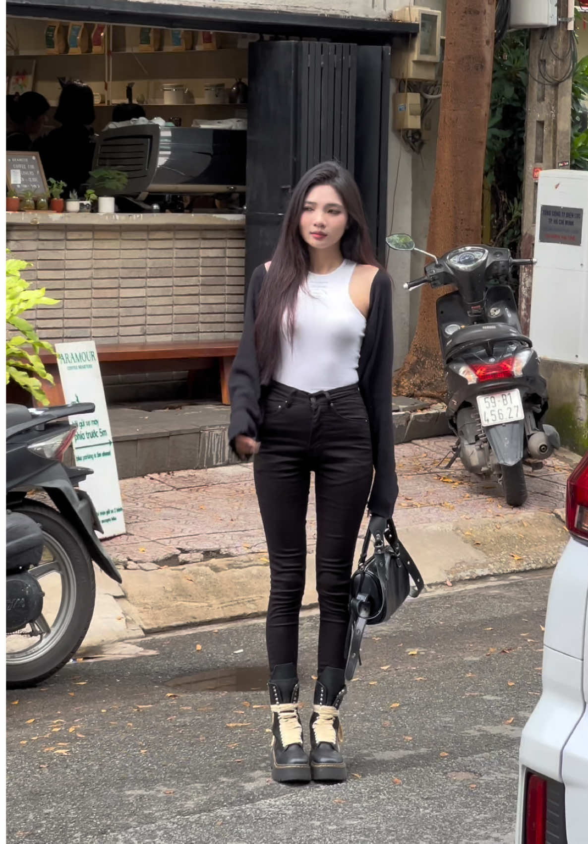 Elegance in simplicity #aaajeans #casualoutfits #TikTokAwardsVN #xh #skinny #denim 