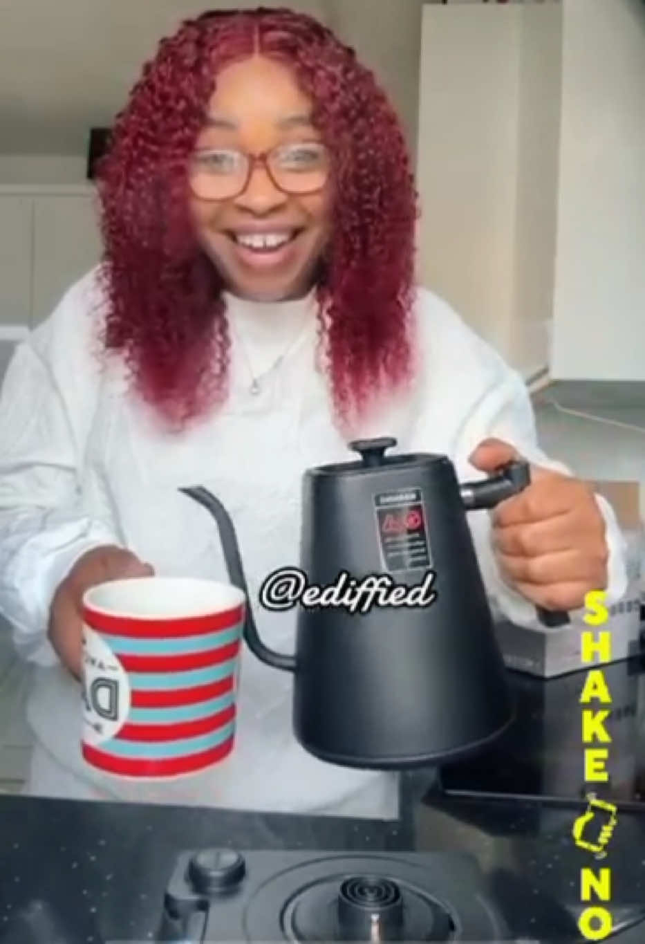 A very cute Kettle from  @AliExpressUK   Join my team and place your order to get up to £400 cash back through the link in my bio!  #AliExpress1111Sale #Shake&Win #Kettle #shopping #ediffiedpost 