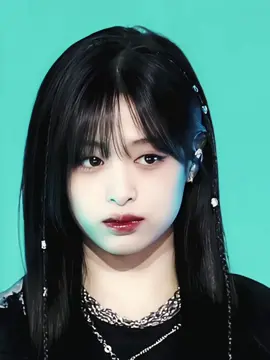 This girl could literally pass a psycopath role disguised as innocent little baby with how fast her facial expressions changed🔥 @babymonster_yg #ahyeon #정아현 #yaxian #jungahyeon #babymonster #kpop #fyp #yg #movie 