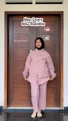 Spill semua warna-warna terbaru jas hujan RAF model setelan. Tersedia all size yaa, muat untuk Bb 40kg sampi 75kg. Bisa untuk cewe/cowo. #jashujan #jashujansetelan #jashujanwanita #jashujanpria #ownerjashujanraf 