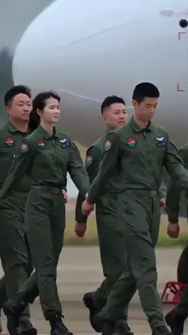 Meet this stunning 23-year-old female pilot who made her mark at the Zhuhai Airshow. She's one of the first female pilots independently trained by the Chinese Army. Her beauty is matched only by her prowess, making her a true embodiment of strength and skill! #ChinaTech #ZhuhaiAirshow #Aerospace #ChinaAviation