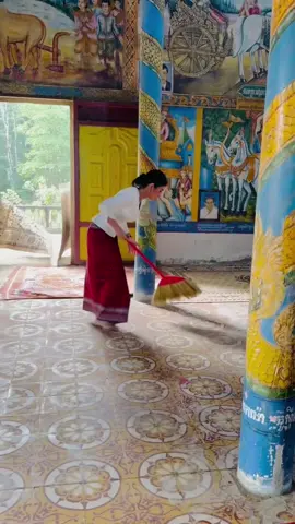 ពេលខ្លះសកម្មភាពសាមញ្ញៗជួយធ្វើឱ្យចិត្តយើងជ្រះថ្លា។   #MaoChamnan #royalgroup #KAA #waterfestival #Kathen #cambodia #កឋិន #Cambodia #KithMeng #Family 