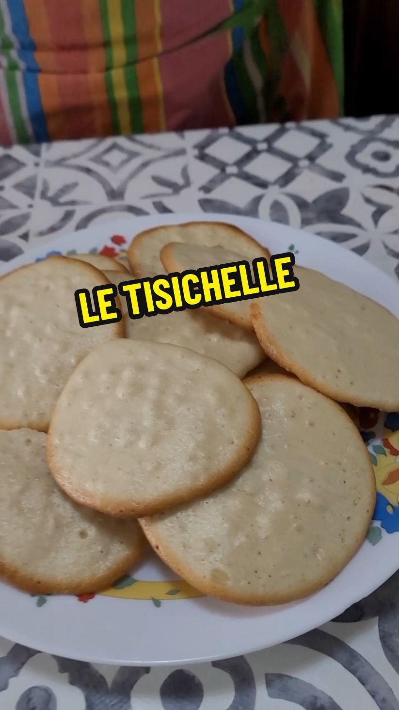 LE TISICHELLE  Ingredienti:  4 albumi  1 pizzico di sale  200g farina 00  200g zucchero  2 fialette all'anice  1 cucchiaio olio extravergine  #lacucinadigilda  #piattoriccomicificco  #gildarella  #andiamoneiperte 