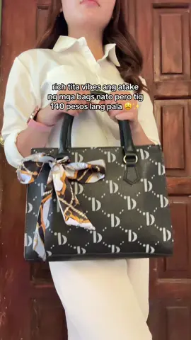 pwedeng sling bag or hand bag 🫶  #bag #bags #twowaybag #richtitaoutfits #fypシ゚viral 