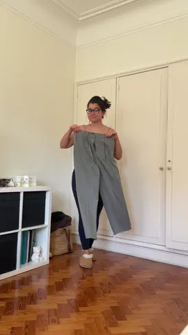 Back to the office in grey 🩶 mango trousers are just chef’s kiss 🫰🏼 #getreadywithme #grwm #outfitideas #OOTD #outfitoftheday #fallfashion #mango #grey #greytrousers #transitionaloutfits #gdwm #girlssupportgirls #blazer #blackblazer #sneakers #getdressedwithme mango, fall outift, grey trousers, get ready with me, outfit of the day 