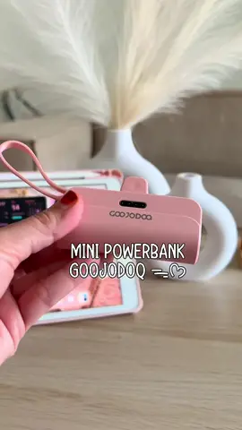 Function sangat ada mini powerbank jenis macam ni tak perlu wayar2 bagai. Sesuai guna tuk emergency, blh charge 1-2 kali depends on phone.  #minipowerbank5000mah #powerbankgoojodoq #powerbankmurah #powerbankfastcharging 