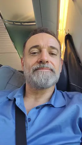 Riding on a train...🚆.. . . . #ridingonatrain #onboard #silverbeard #handsome #travel #trainride #goodmood #reise #reiselust #bahnfahren #guyontherun #unterwegs #mannmitbart
