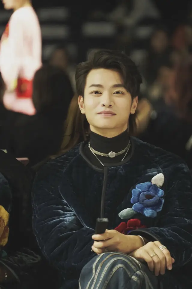 Ninh Anh Bùi dù là ở trên mạng hay ngoài đời thì đều toả ra một khí chất rất đặc trưng, đó là “SANG”, chiếc vibe cậu cả xứ Bắc này, nó kiểu toát lên cái sự cao sang quyền quý ấy…kiểu nhìn phát là thấy vừa sang và giàu không tầm thường…thực sự cái khí chất này, cái khuôn mặt này, không nổi tiếng thì phí ra ấy 🧎‍♀️🧎‍♀️🧎‍♀️🤲🏻🤲🏻🤲🏻 #avifw2024 #ninhduongstory #ninhanhbui #nguyentungduong #nds #ninhduongfamily 