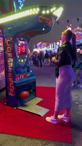 Ig: Elenaemaar  #boxing #punchmachine #boxautomat #fun #sportsgirl #fyp #foryou #fürdich 