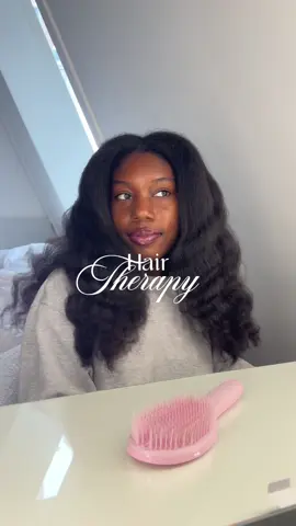 Brushing my hair is so relaxing to me🧘🏾‍♀️ The feeling of the brush on your scalp 🤌🏾 #hairtok #naturalhair #hairtherapy #type4hair #blackgirl 
