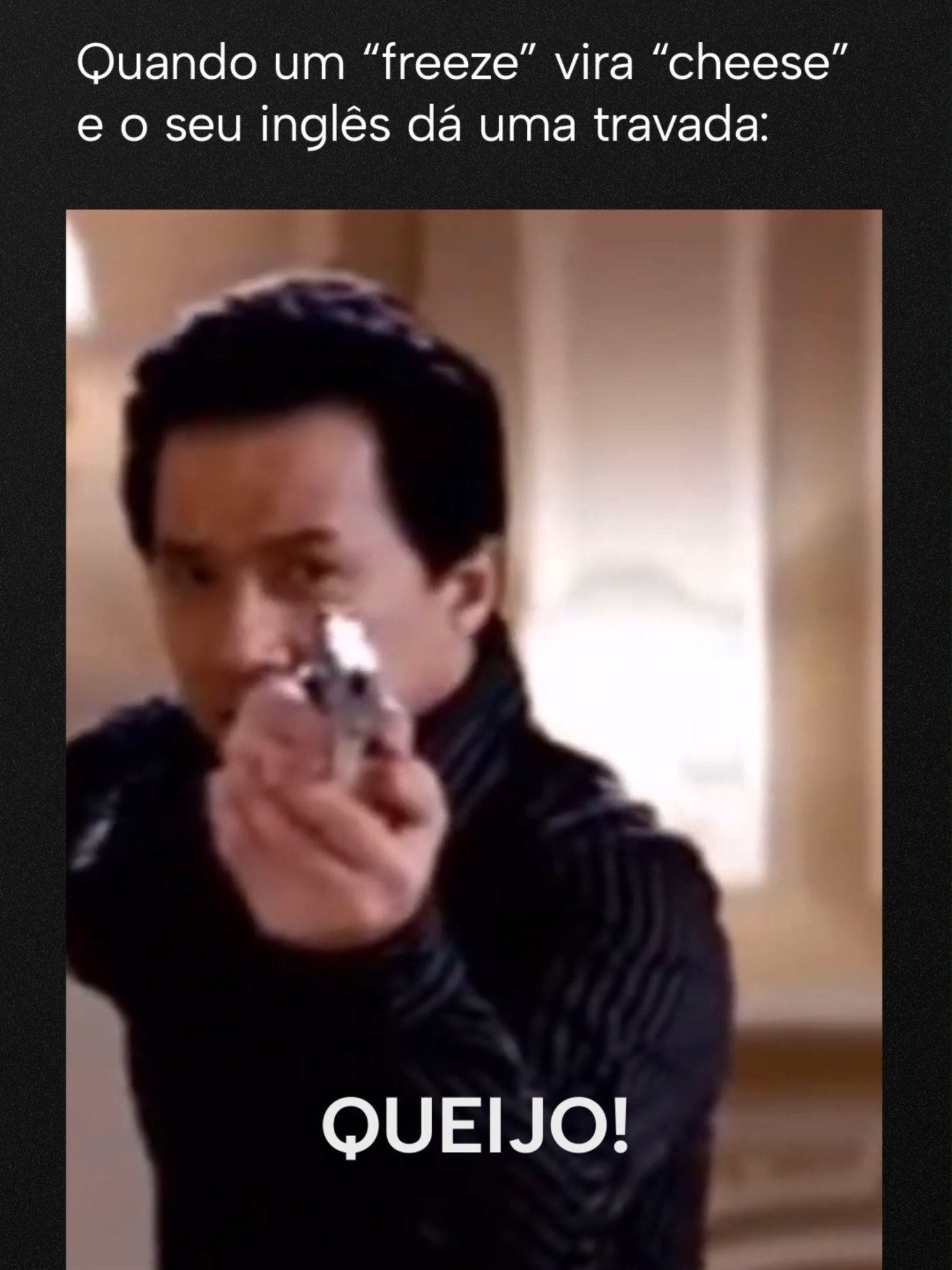 Se até o Jackie Chan já deu uma travada no inglês, imagine a gente! 😂 Nas gravações do filme “A Hora do Rush”, o ator ainda estava aprendendo inglês e, por isso, acabava cometendo alguns erros. Mas isso é completamente normal no aprendizado de um novo idioma. E sabe o que ele fez para que, hoje, tenha a pronúncia e o vocabulário de um nativo? Continuou a praticar sem medo de errar. Sabia disso? E por aí, quais palavras você sempre confunde? #JackieChan #funnymoments #WiseUp
